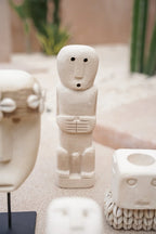 Beeldje van Steen - Stone Men - The White Mask on Stand