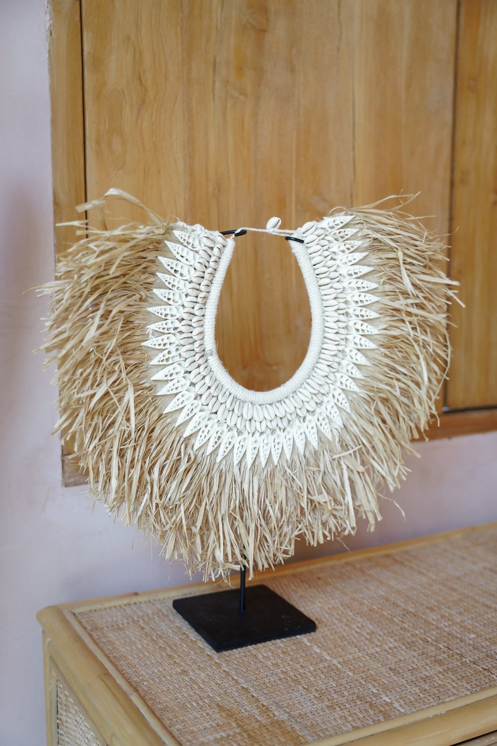 The Messy Raffia Shell On Stand - Hippie Monkey - Hippie Monkey - Wholesale B2B Dropshipping