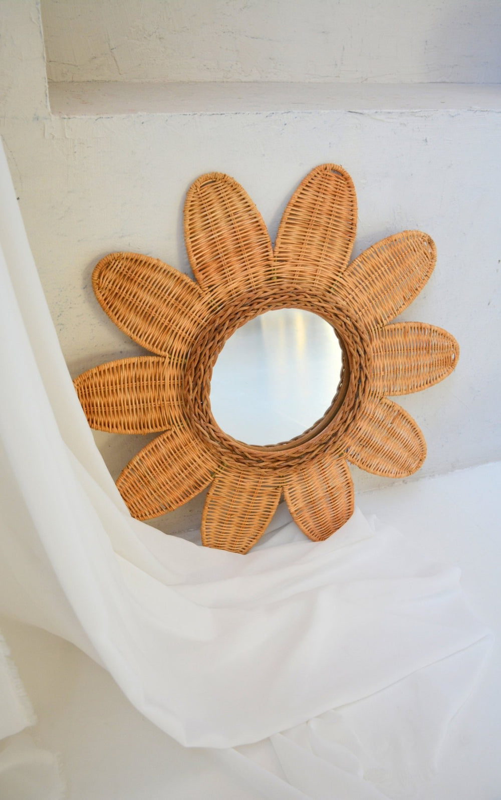 The Rattan Flower Mirror – Hippie Monkey - Hippie Monkey - Wholesale B2B Dropshipping